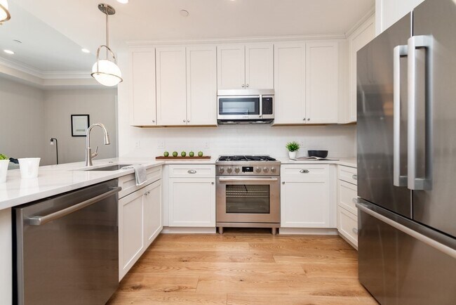 Building Photo - 106 Forest Hills St