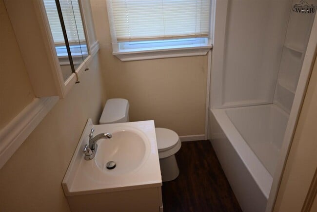 Building Photo - 4355 Boren Ave