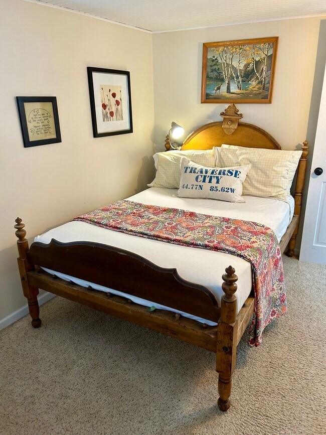 Building Photo - Home on East Bay – Impeccably Furnished Off-Season Retreat