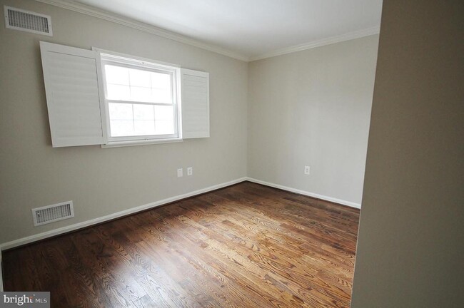 Building Photo - 984 N Royal St