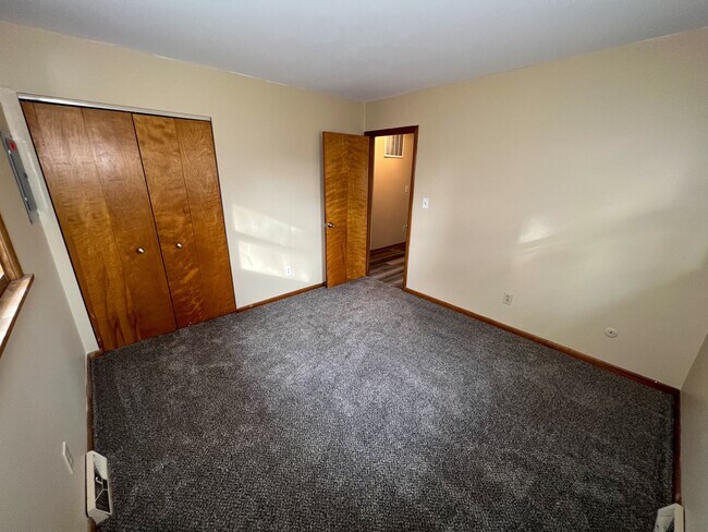 Building Photo - 4528 Plumbrook Dr