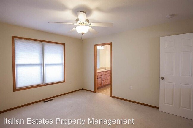 Building Photo - 3 br, 2.5 bath House - 600 Highland Ridge