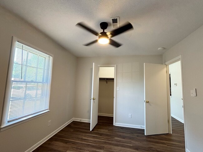 Building Photo - 1313 Ireland Dr