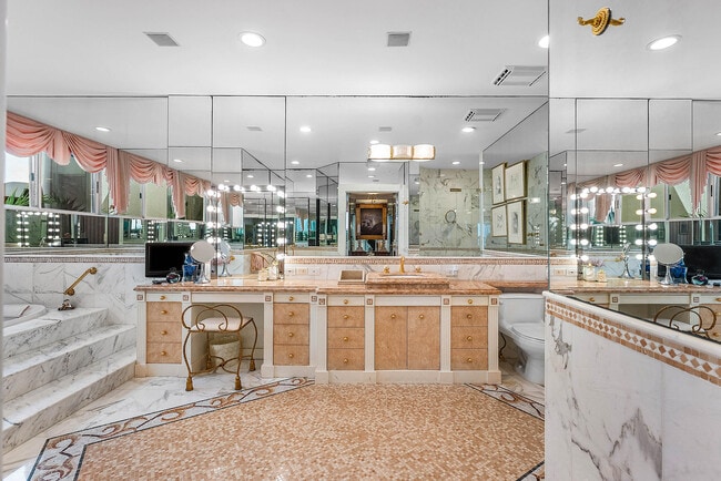 Building Photo - 13 Sloans Curve Dr