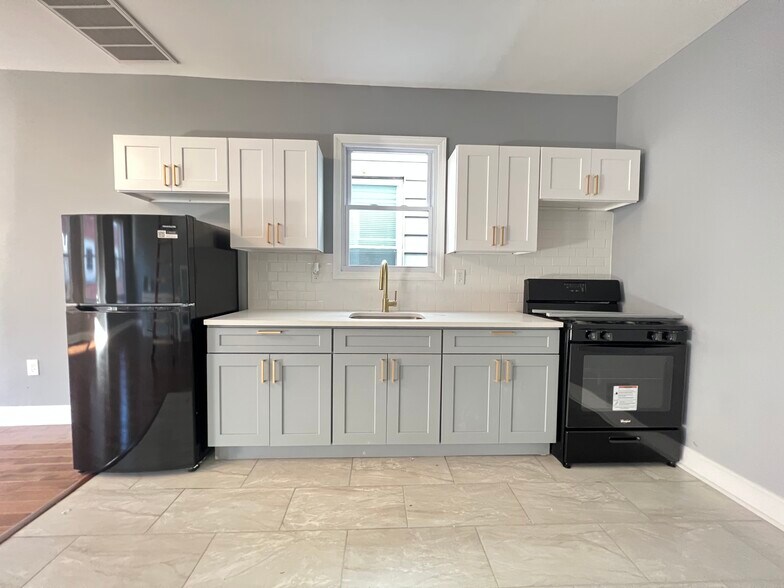 Primary Photo - 255 N 19th St