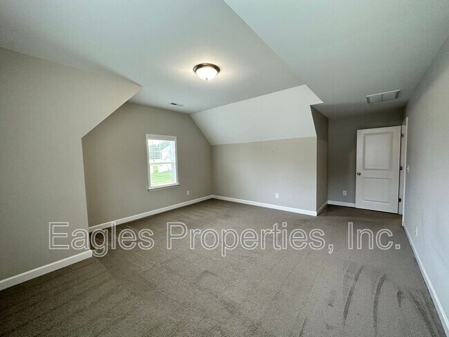 Building Photo - 451 Fallingbrook Dr