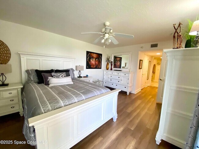 Building Photo - 732 Bayside Dr