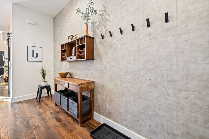 Building Photo - 510 SE Tourmaline Mews