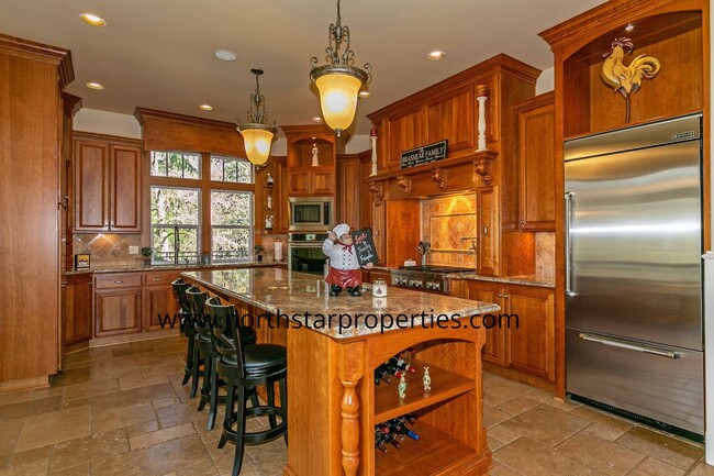 Building Photo - Stunning Home in Hidden Creek