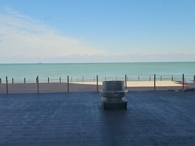 Building Photo - 7337 S South Shore Dr