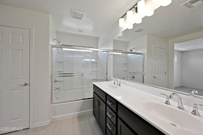 Building Photo - 4035 S 58th Ln