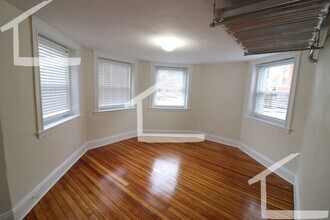 Building Photo - 3BR or 4BR near B/C trains, Wash Sq, heat included, No Fee!