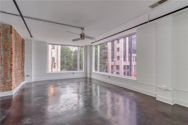 Building Photo - 87 Peachtree St SW