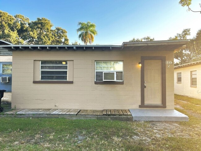 Primary Photo - 1337 Winnifred St