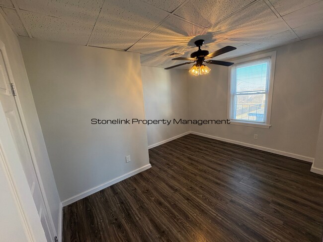 Building Photo - 21 Kenyon Ave