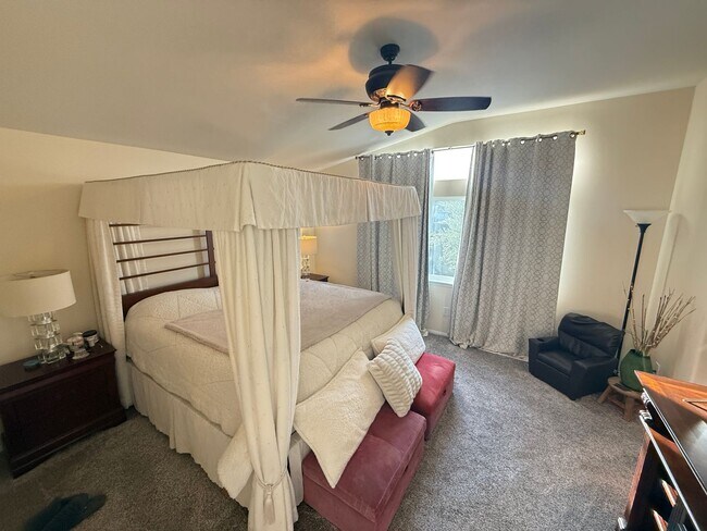 Building Photo - 4 Bedroom Home for Rent in Valencia Northp...