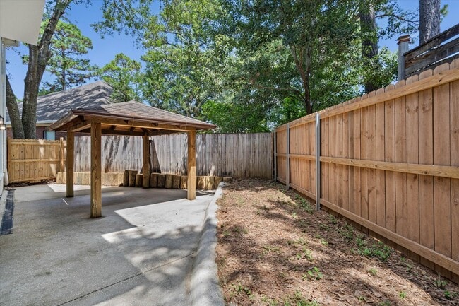 Building Photo - 27572 Claiborne Cir