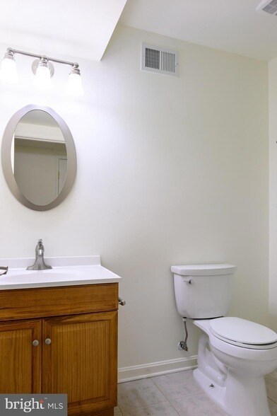 Building Photo - 3842 Koval Ln