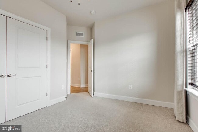 Building Photo - 8369 Meadowood Dr