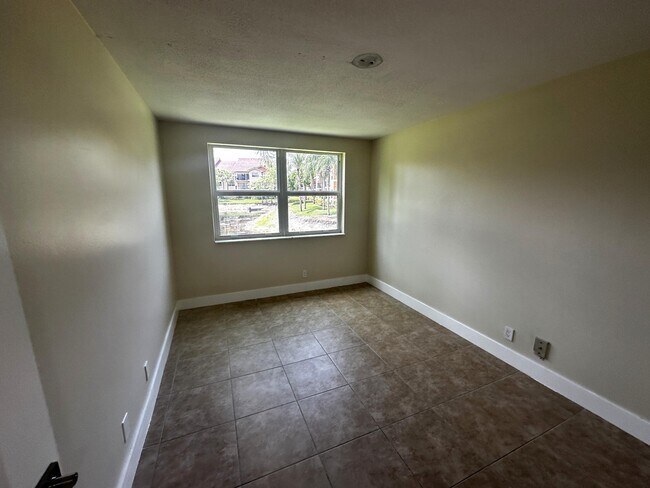 Building Photo - 8955 Wiles Rd