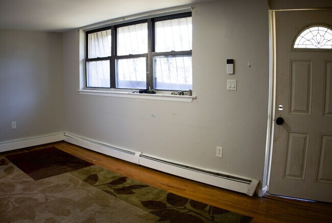 Building Photo - 4015 Baychester Ave