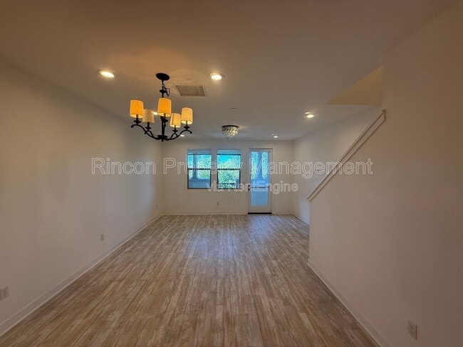 Building Photo - 43 Jensen Ct