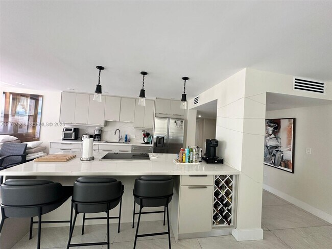 Building Photo - 2751 S Ocean Dr