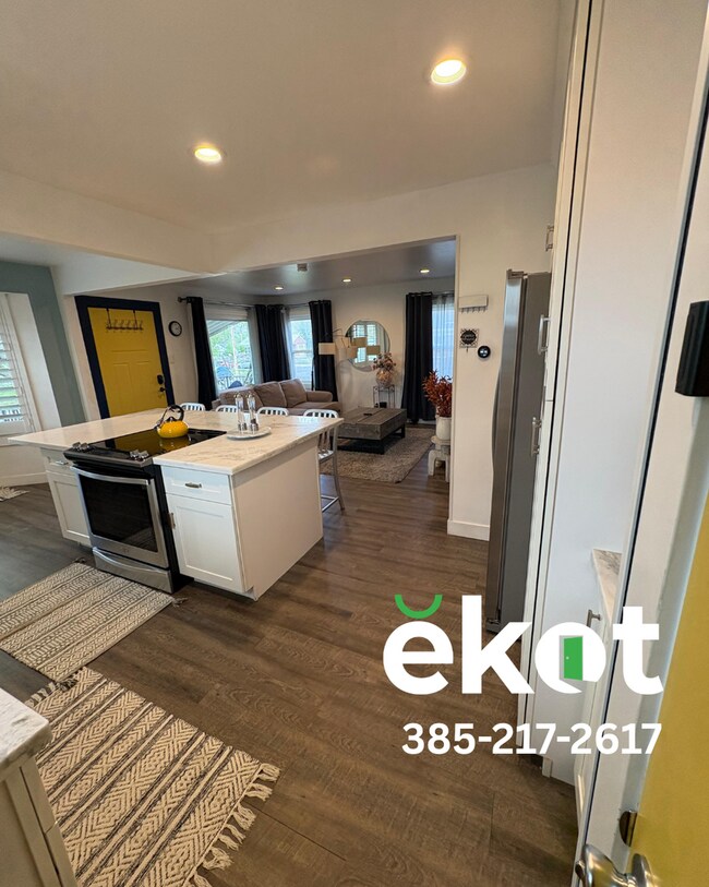 Building Photo - Birtok-500 South-1269