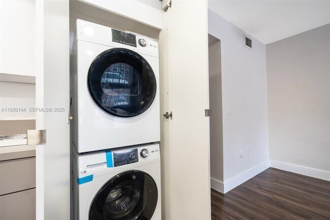 Building Photo - 6806 NW 166th Terrace