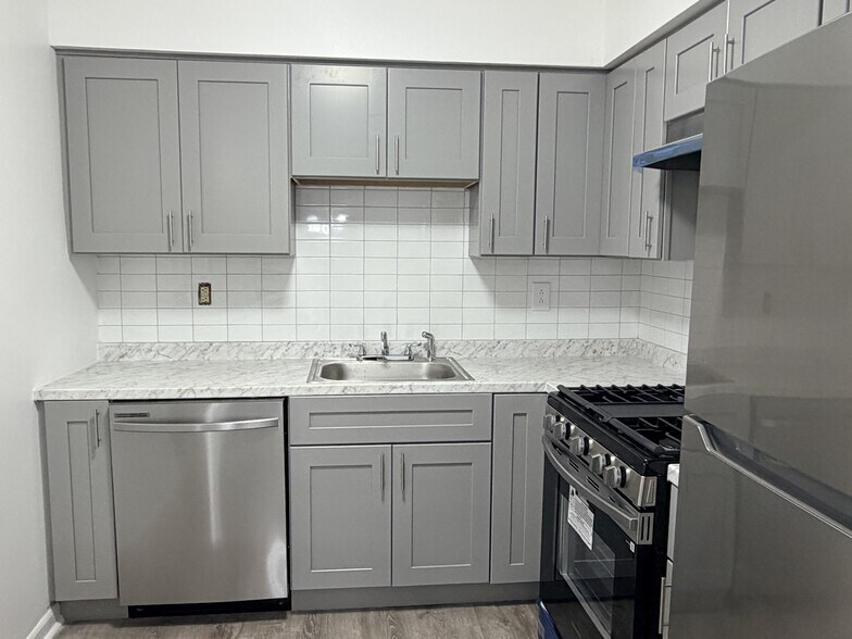 Building Photo - 614 Waterford Dr