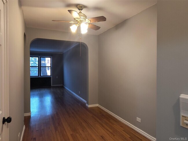 Building Photo - 2 Greenridge Ave