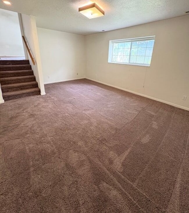 Building Photo - 3 Bedroom / 2 Bath Home in Bountiful!