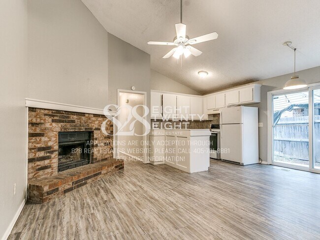 Building Photo - Now Touring & Available for Move in! 3 Bed/1.5 Bath Duplex in West Norman!