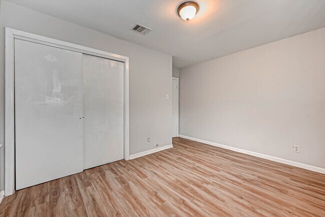 Building Photo - Affordable spacious 4BD/2BA single-family ...