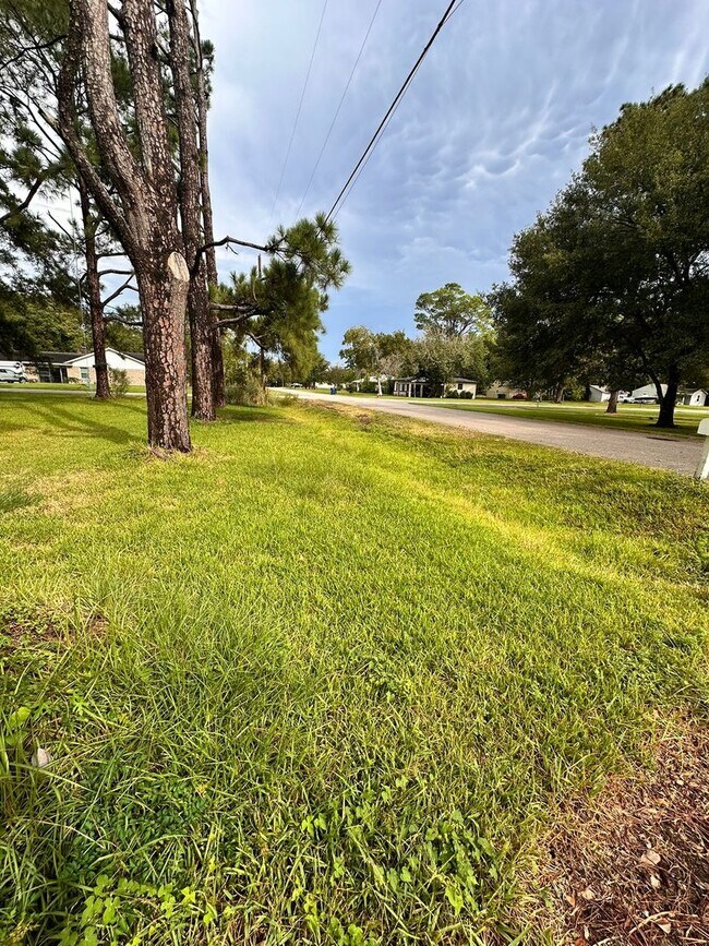 Building Photo - Gorgeous all renovated Home in Texas City,...