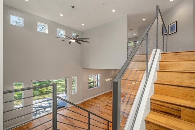 Building Photo - 3209 Govalle Ave