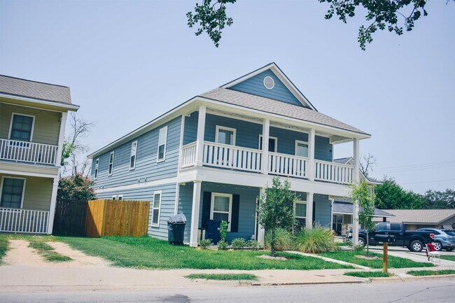 Building Photo - 804 Fairview Ave
