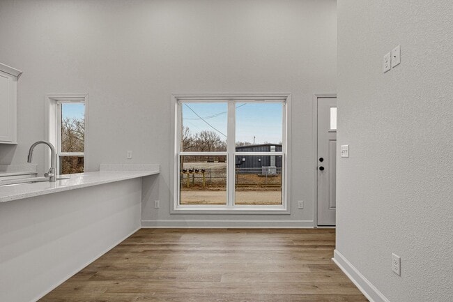 Building Photo - 325 Houghton St