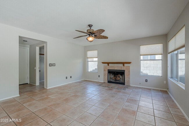 Building Photo - 2340 W Myrtle Dr