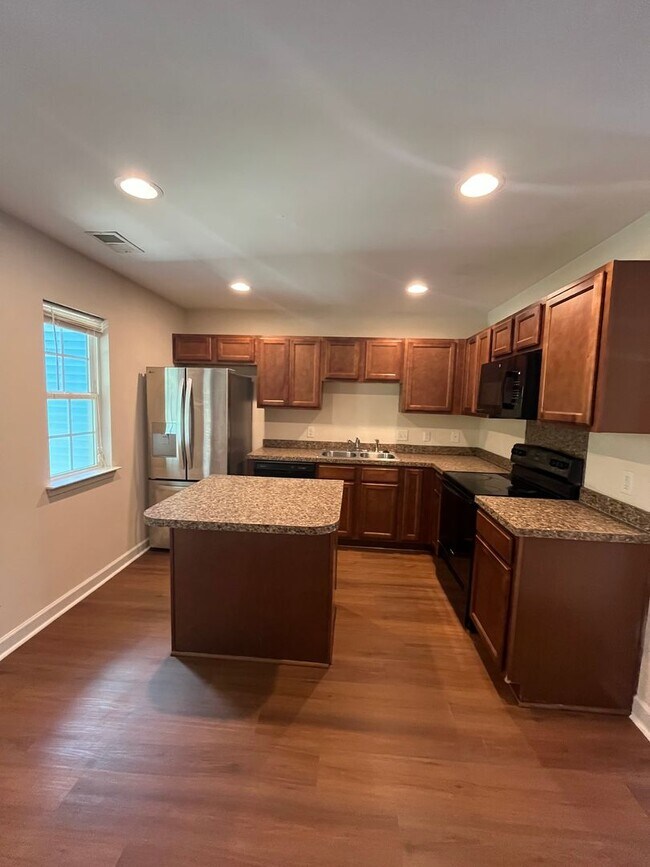 Building Photo - 479 Truman Dr