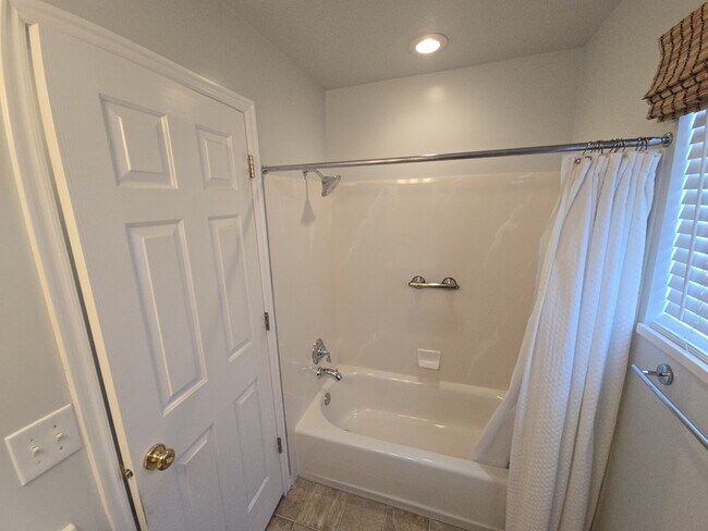 Building Photo - 1361 N 325 E