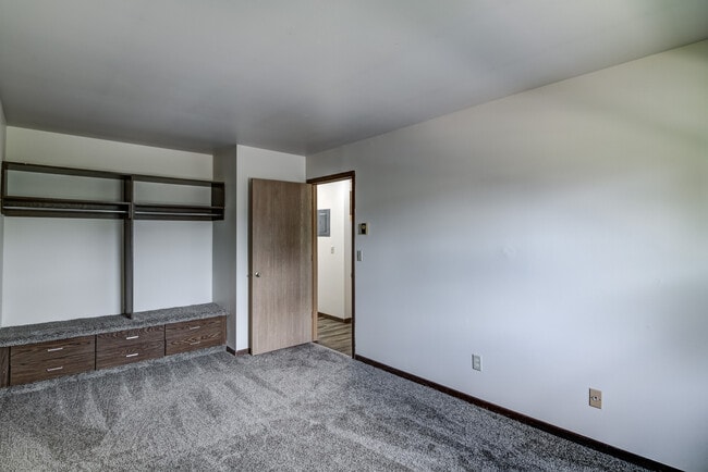 Building Photo - 1032 Imperial Cir