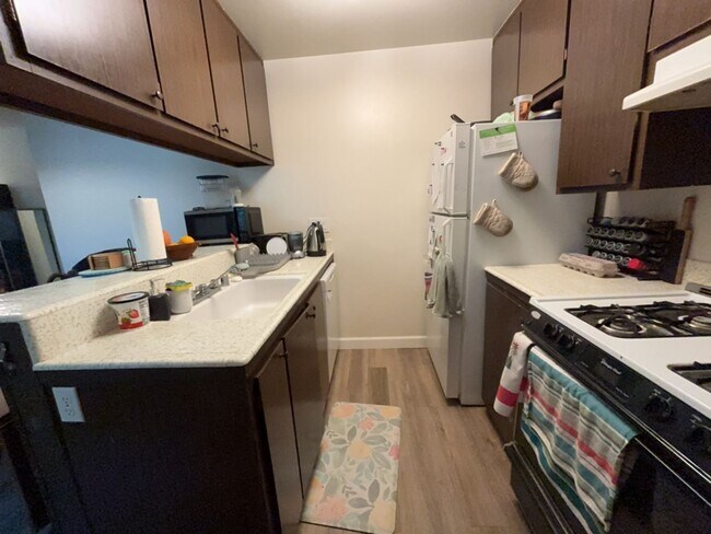 Building Photo - 2 Bedroom Condo in North Davis for September move in!