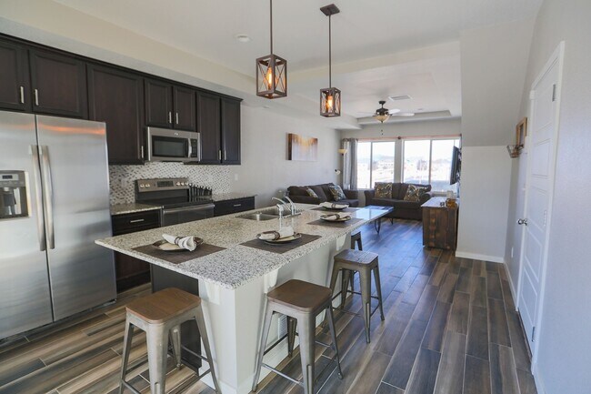 Building Photo - BEAUTIFUL 3BD HOME WITH LUXURY UPGRADES IN...
