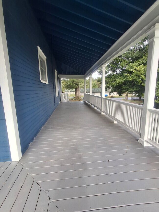 Building Photo - Historic district apartment home available...