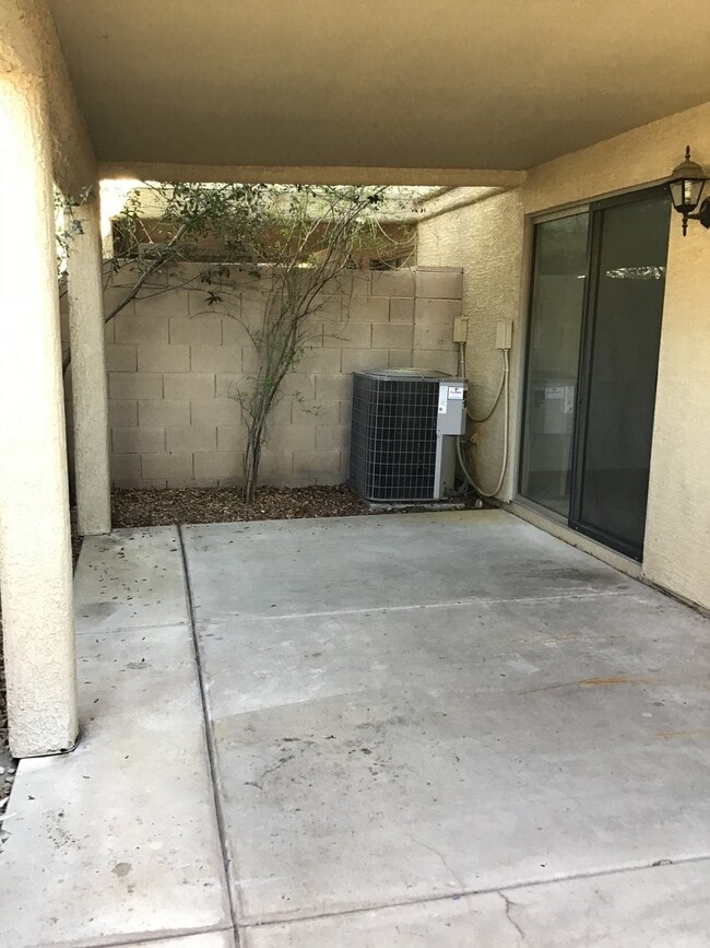 Building Photo - COMING SOON! Spacious 4 Bed 2 Bath Home in Phoenix
