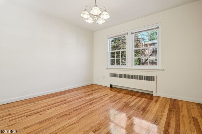 Building Photo - 12 S Mountain Ave