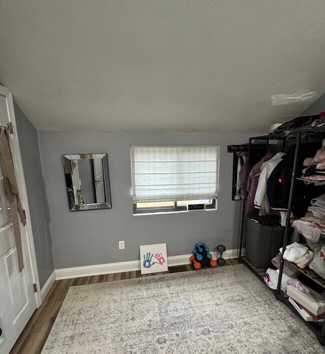 Building Photo - 326 Sterling St