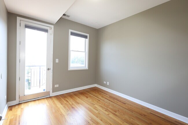 Building Photo - 815 S Western Ave