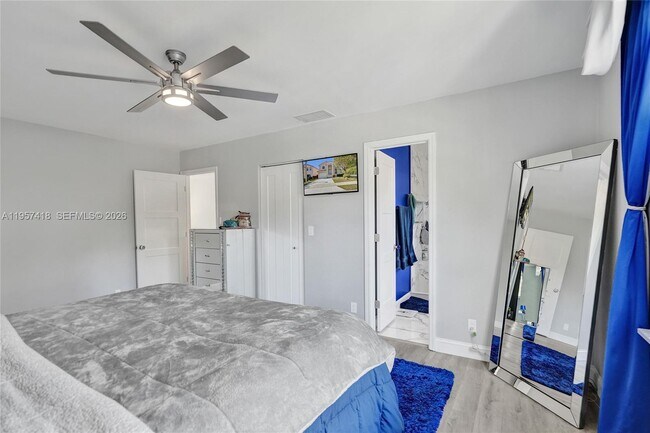 Building Photo - 2001 Barcelona Terrace